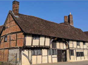 One, Masons' Court, STRATFORD UPON AVON